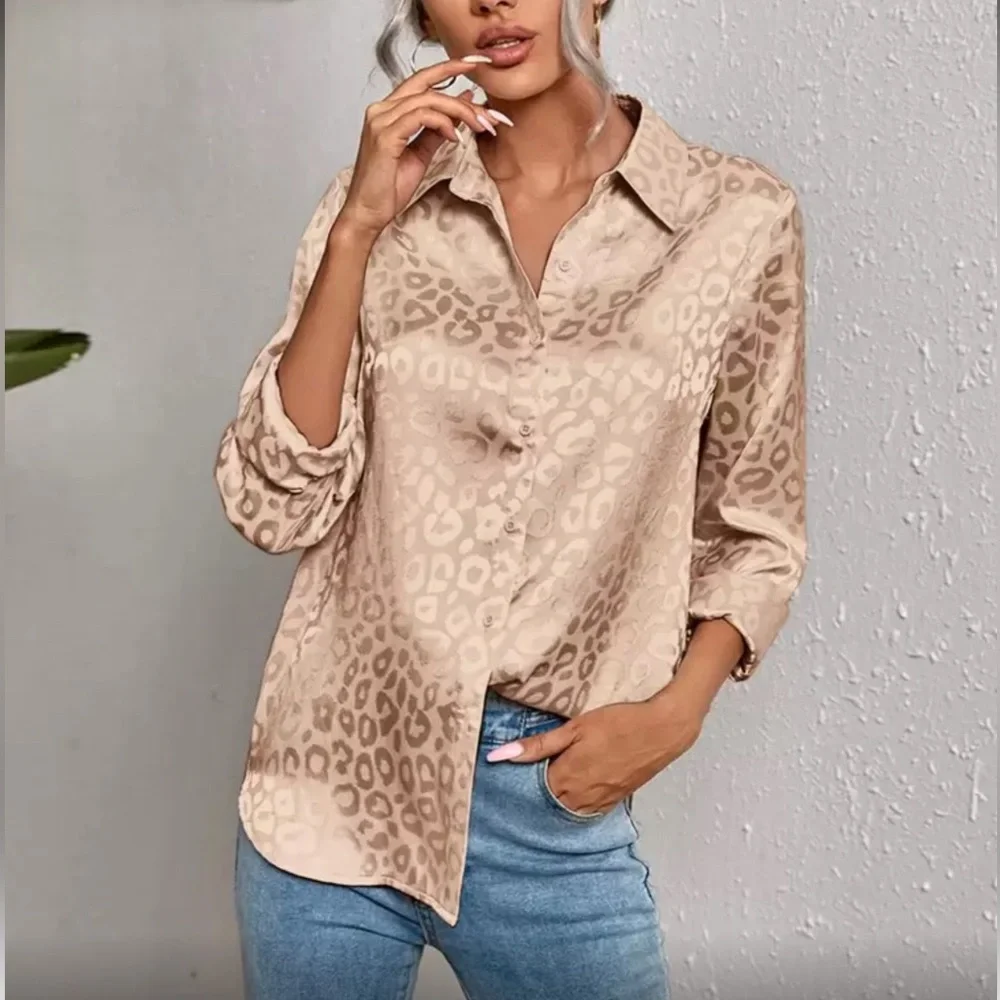 Elegant Chamoagne Leopard Print Women's Top